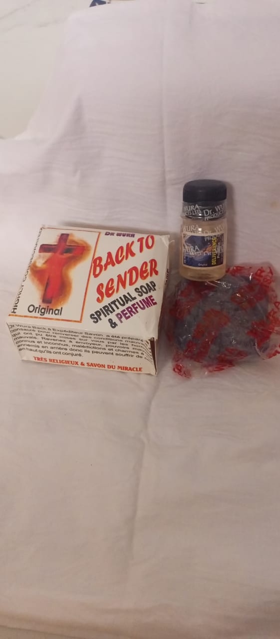 Savon et parfum spirituels back to sender. Savon 100g, parfum 15 ml